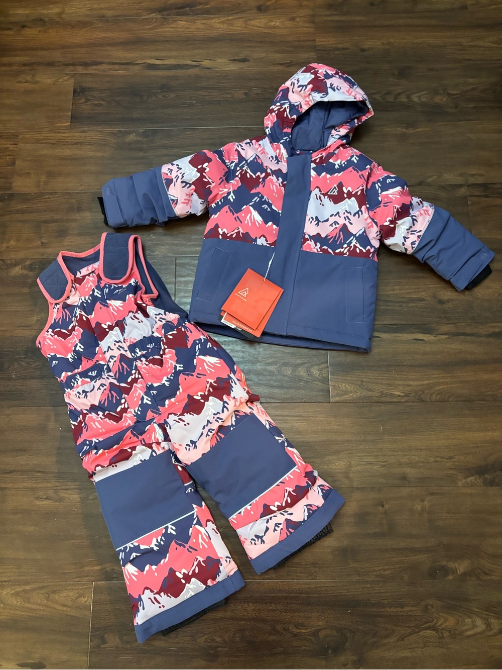 *Brand New* 2T Snowsuit with Growtech
